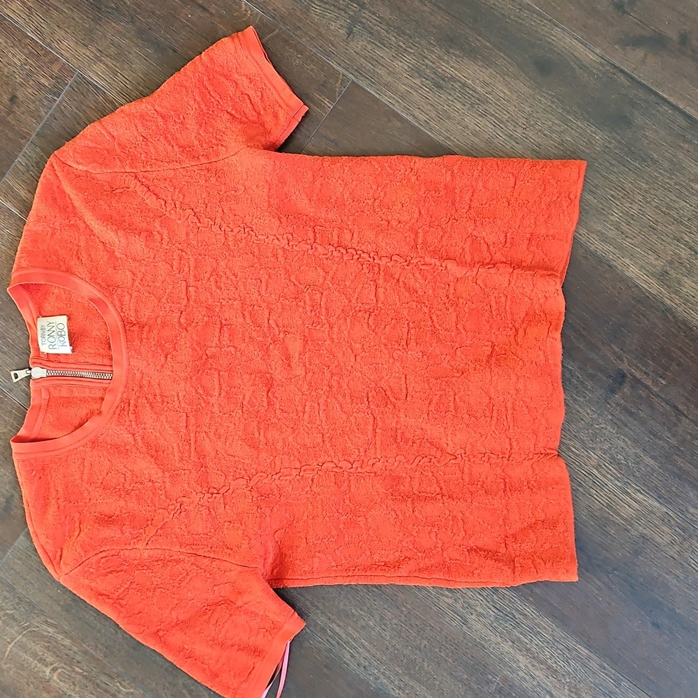 TORN BY RONNY KOBO // lorange textured short sleeved top